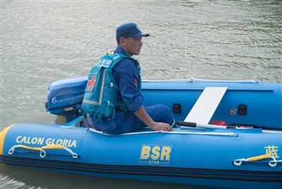 Calon Gloria tau sau npe rau ntawm 